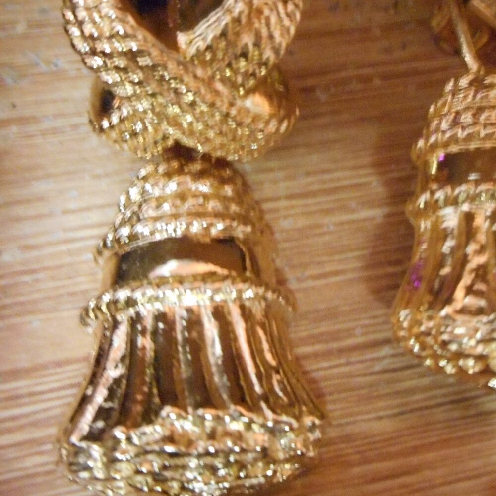 CLIP ON EARRINGS - HOT CROSS BUNS IN GOLD METAL - WITH DANGLE - Picture 2 of 8